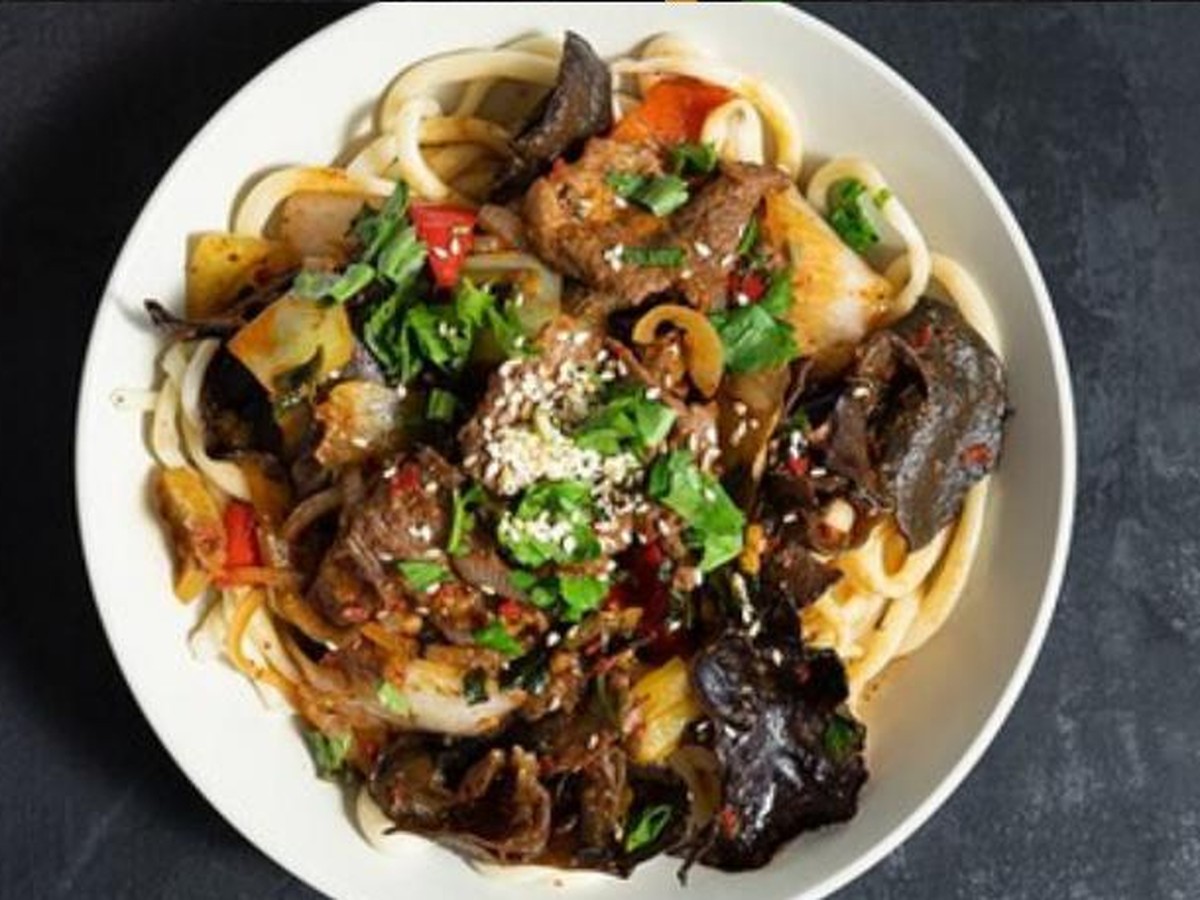 Moguru laghman with mushrooms — Kyrgyz dish